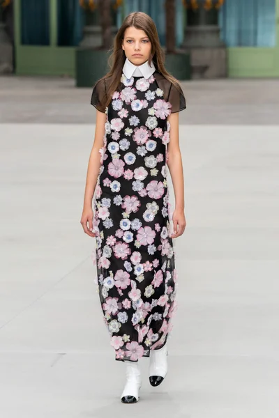 Look 77